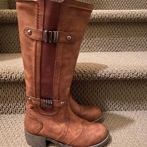 Cognac boots